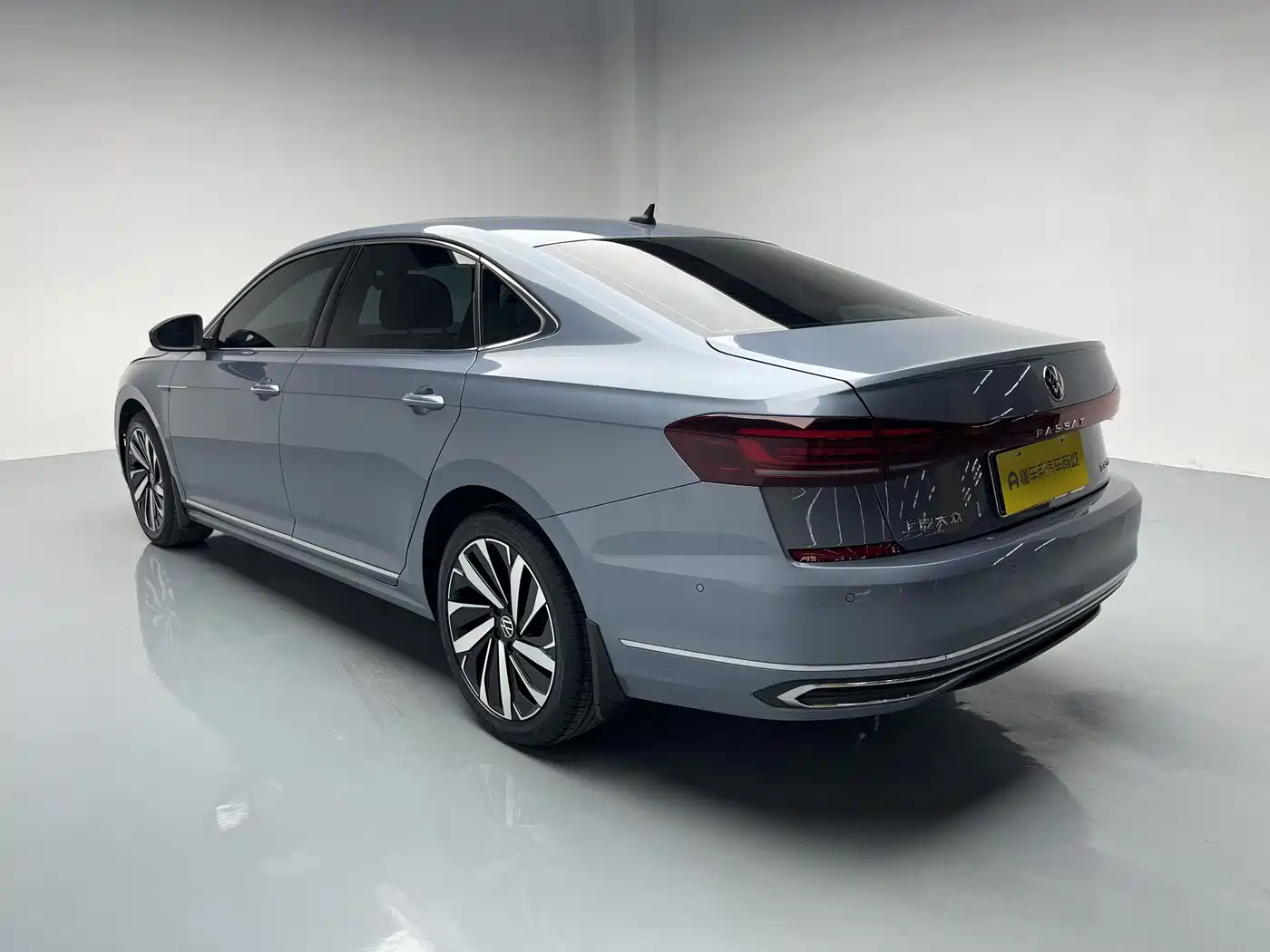 Volkswagen Passat 2022 330TSI Luxury Edition фото 33