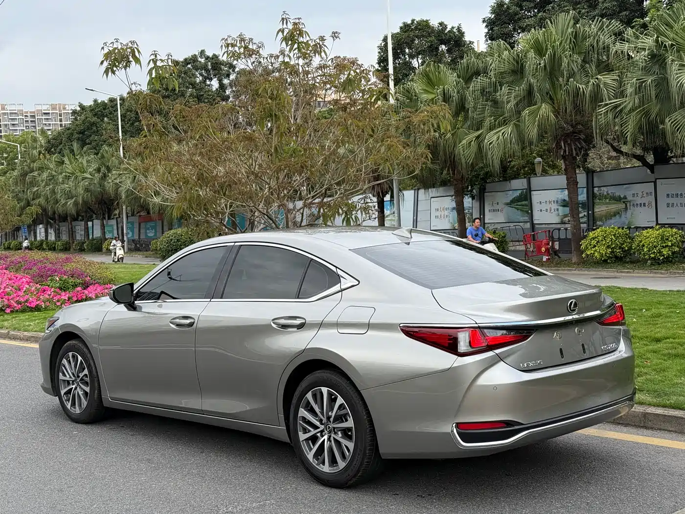 Lexus ES 2023 200 Excellence Edition фото 3