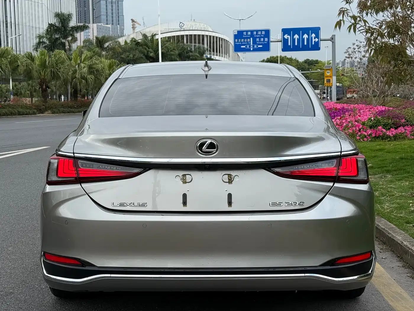 Lexus ES 2023 200 Excellence Edition фото 4