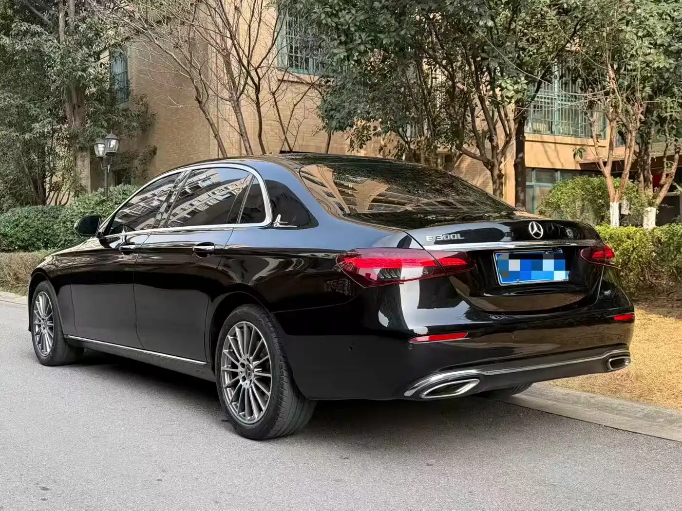 MERCEDES-BENZ E CLASS