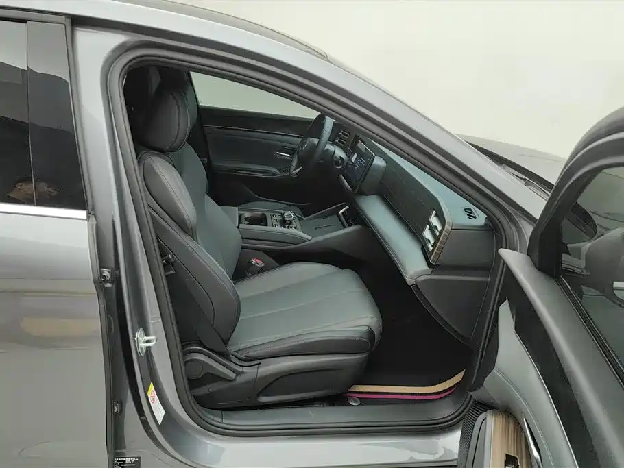 BYD Qin L 2024 DM-i 80KM Leading Edition фото 8