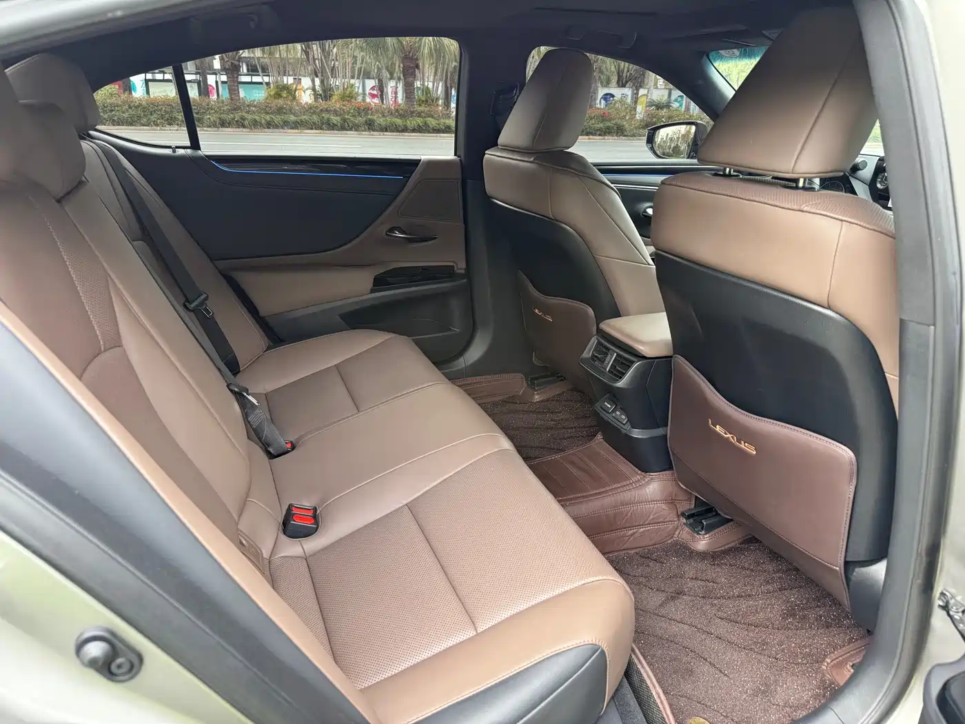 Lexus ES 2023 200 Excellence Edition фото 13
