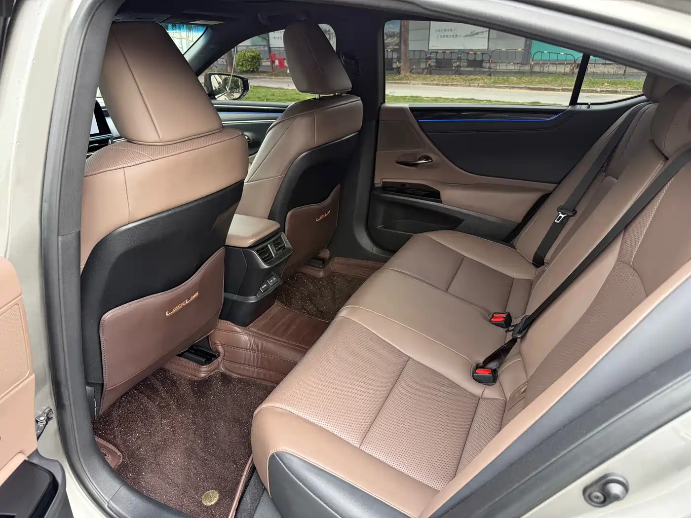 Lexus ES 2023 200 Excellence Edition фото 14
