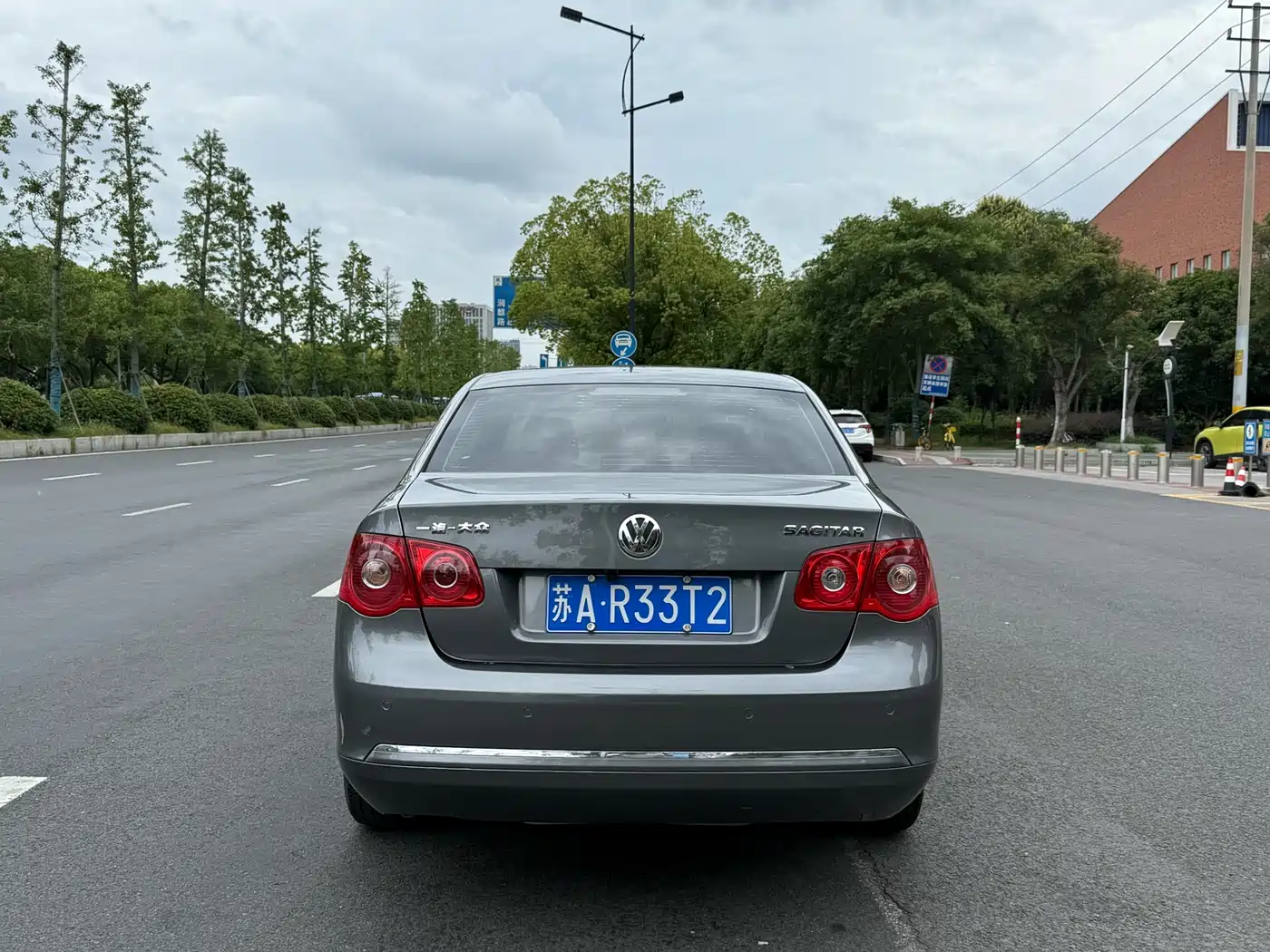 Volkswagen Sagitar 2011 1.6L Automatic Fashion фото 5