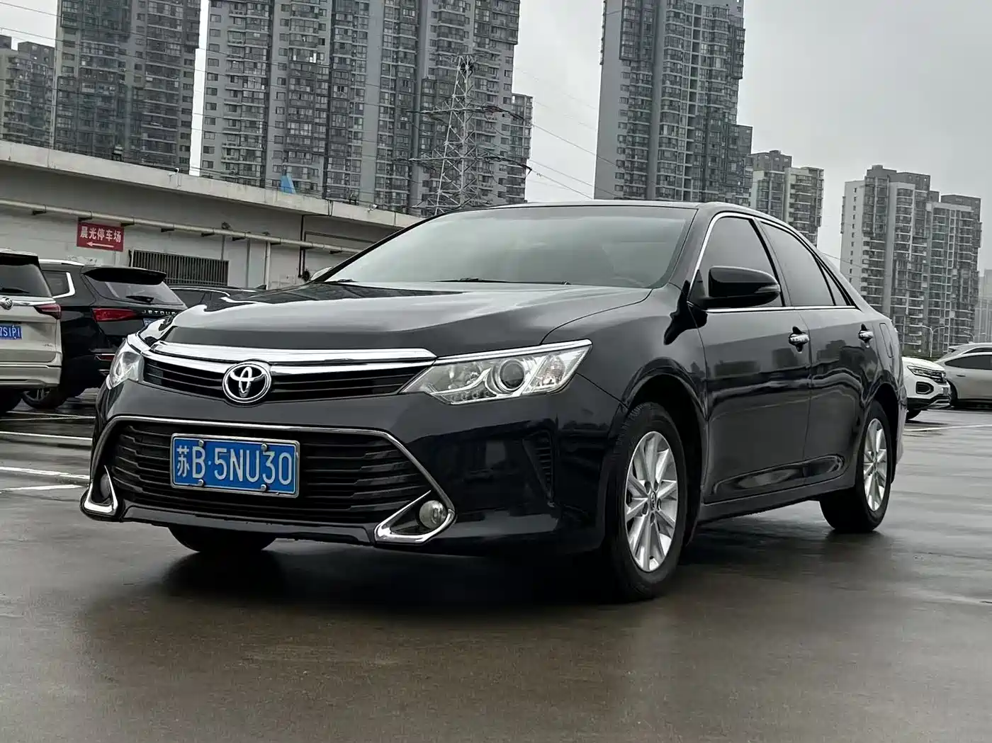 Toyota Camry 2016 2.0G 10th Anniversary Leading Edition