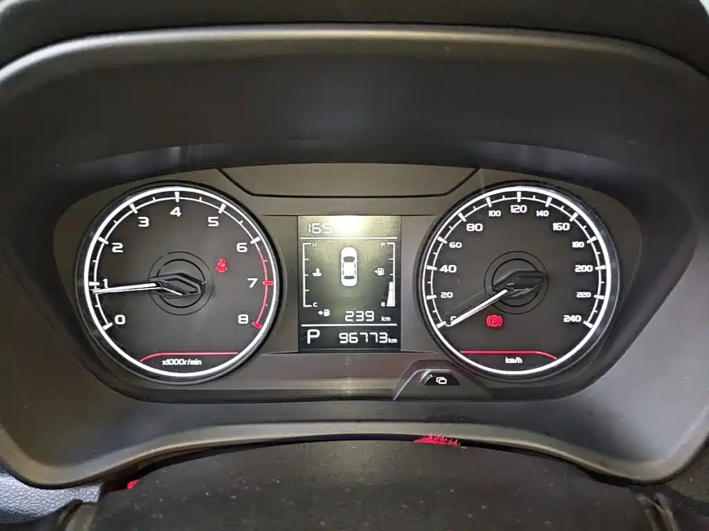 Фото 12 - Geely Vision X3