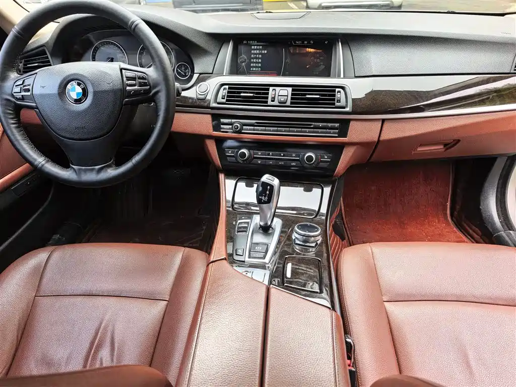 BMW 5 Series 2013 530Li Leadership фото 4