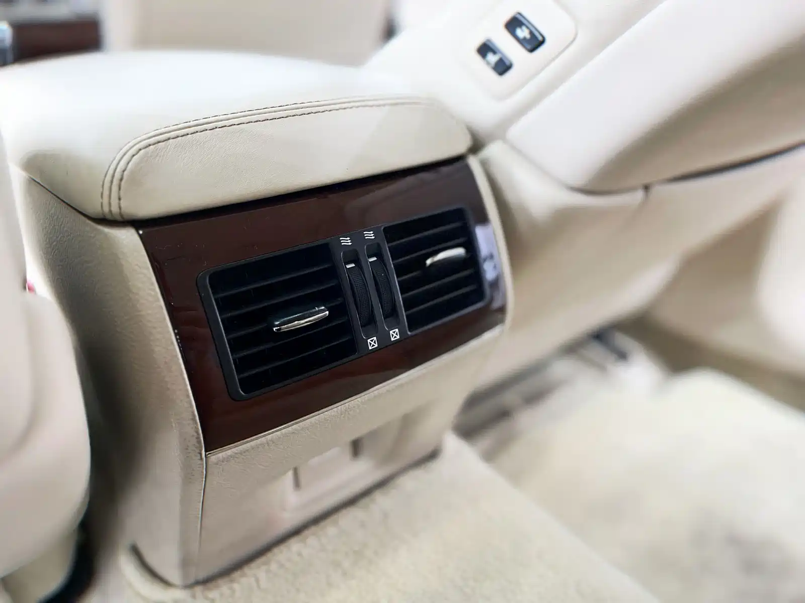 Фото 16 - Lexus LS