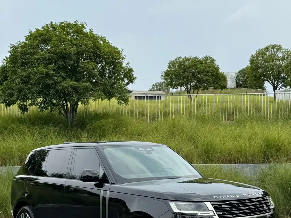 Photo 1 - Land Rover Range Rover