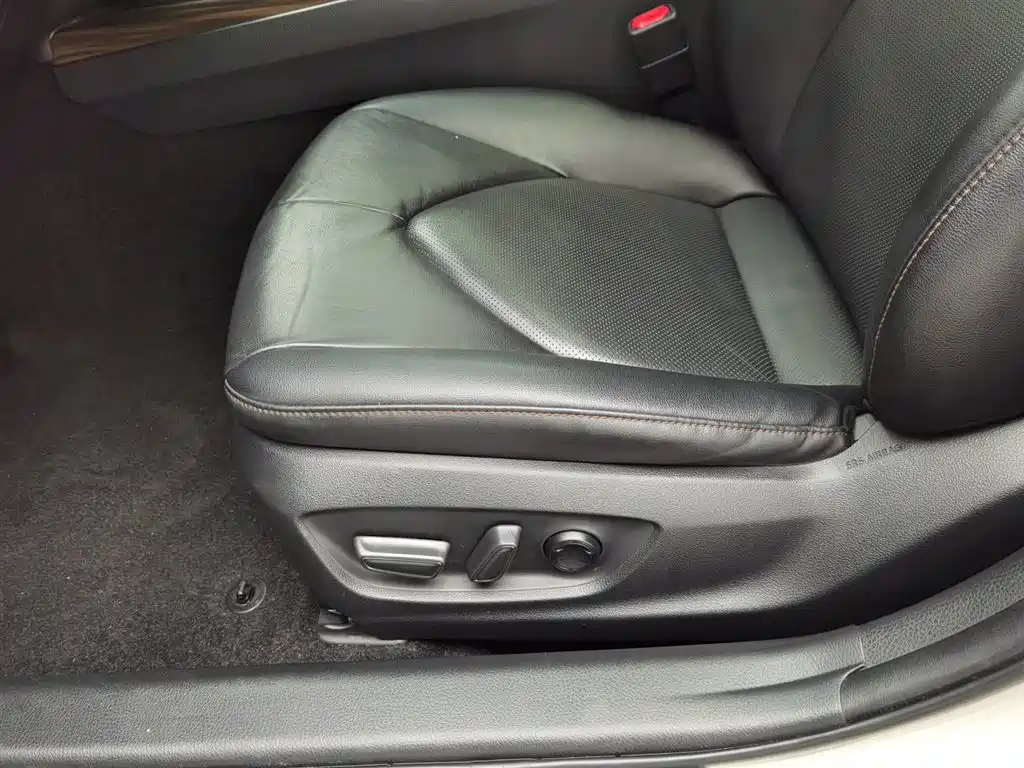 Toyota Camry 2018 2.0G Luxury Edition фото 20
