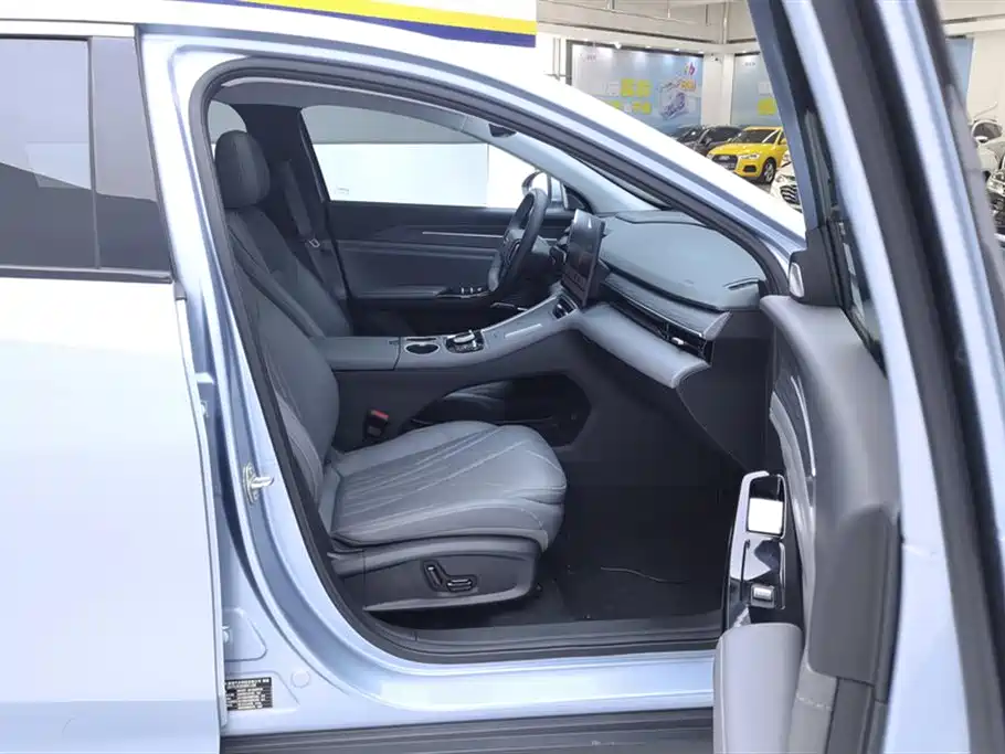 Geely Galaxy Galaxy L6 2025 EM-i 140km Starship Edition фото 8