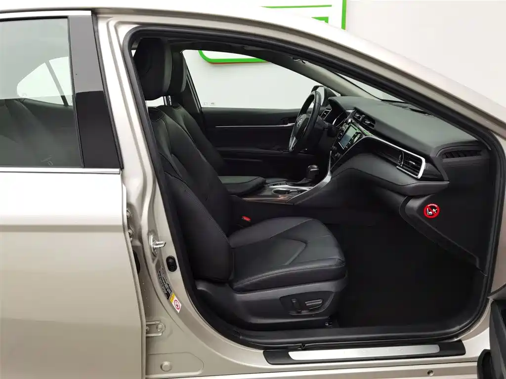 Toyota Camry 2018 2.0G Luxury Edition фото 23