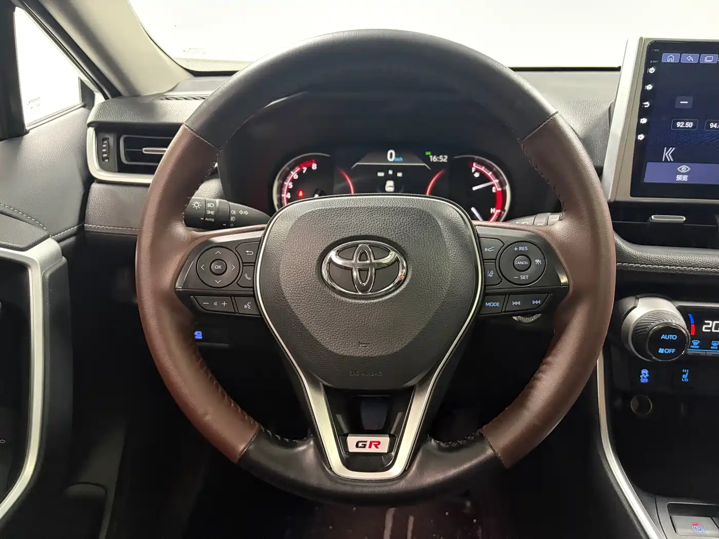 Toyota RAV4 Rongfang 2022 2.0L CVT 2WD Premium Edition фото 7