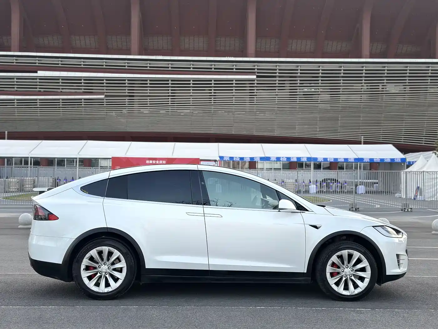 TESLA MODEL X