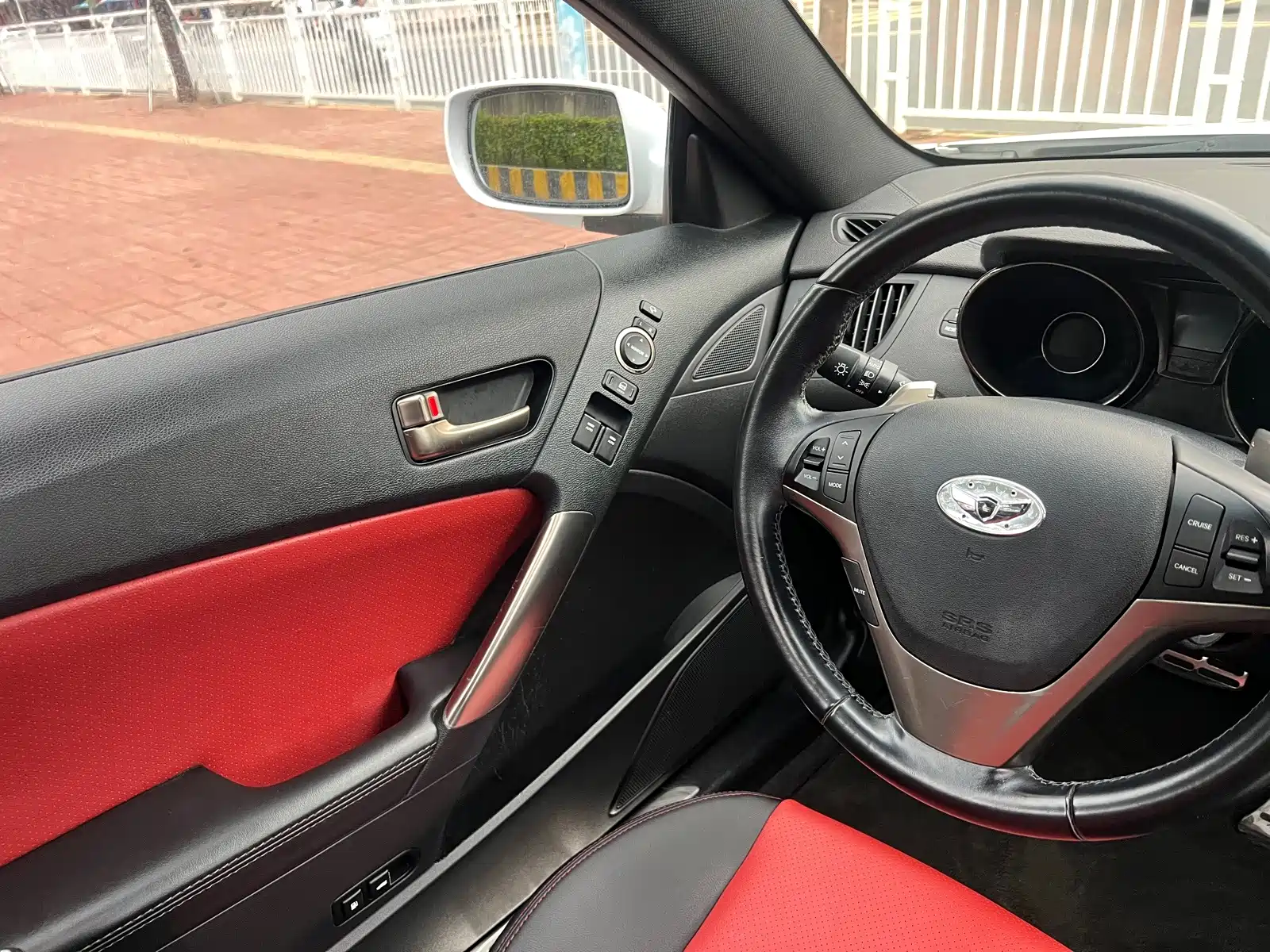 Фото 14 - Hyundai Genesis Coupe