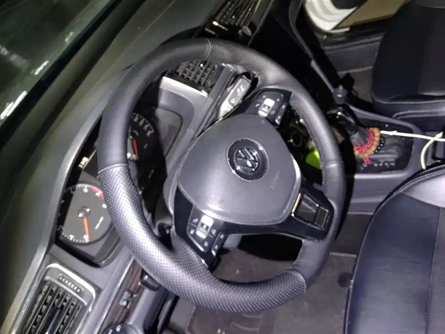 Volkswagen Lavida 2015 1.6L Automatic Trend Edition фото 15