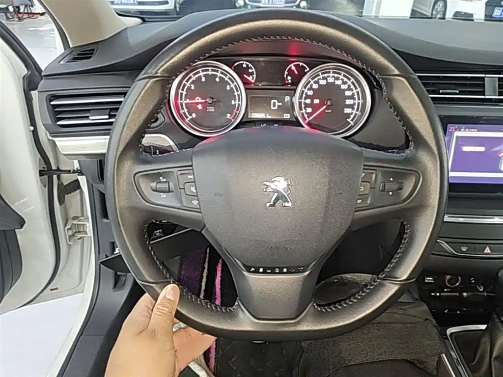 Peugeot 408 2016 1.6T Automatic Luxury Edition фото 11