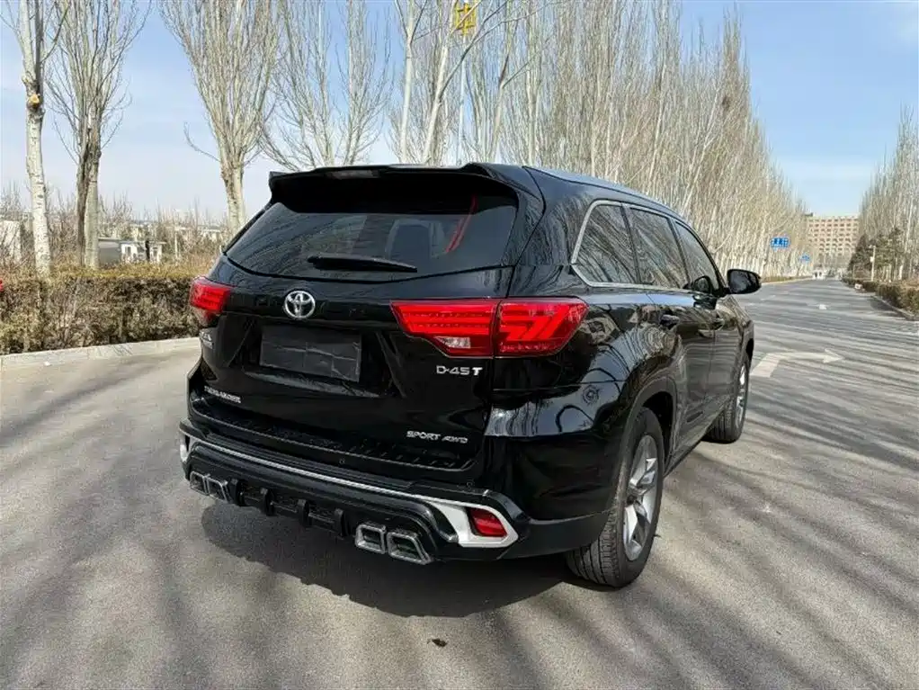 TOYOTA HIGHLANDER