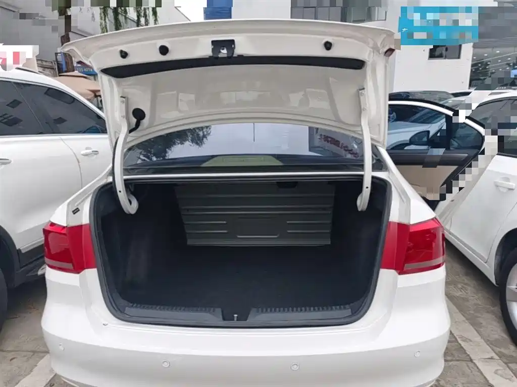 Volkswagen Santana 2013 1.6L Automatic Comfort Edition фото 19