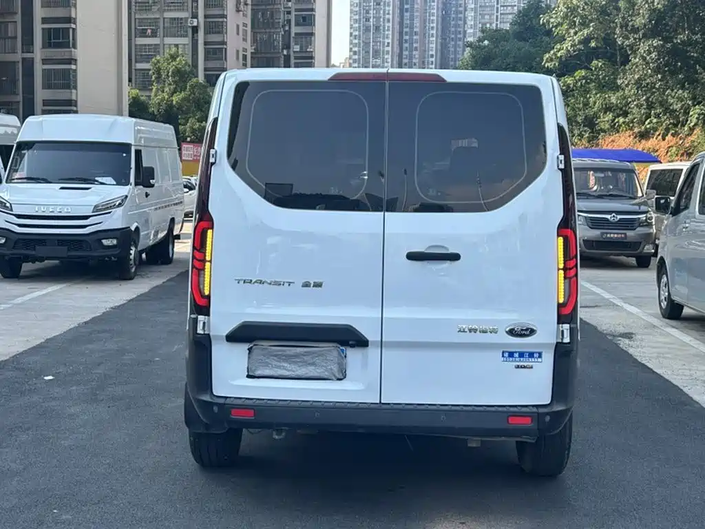 Ford Transit 2024 2023 Model 2.0T Diesel Automatic Multi-purpose Commercial Vehicle Short Wheelbase Low Roof 5/6 Seater