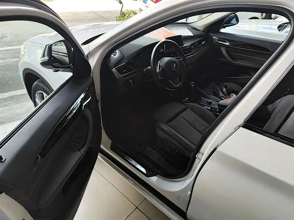 BMW X1 2018 sDrive18Li Premium Model фото 16