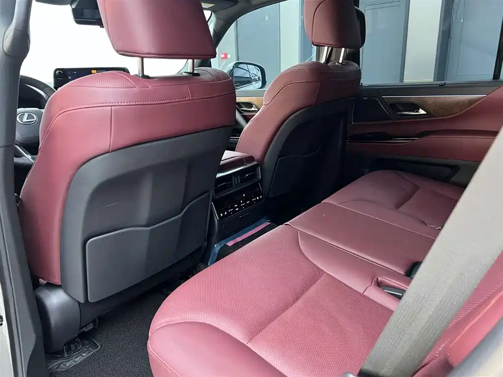 Lexus LX 2025 700h Boundary Edition фото 16