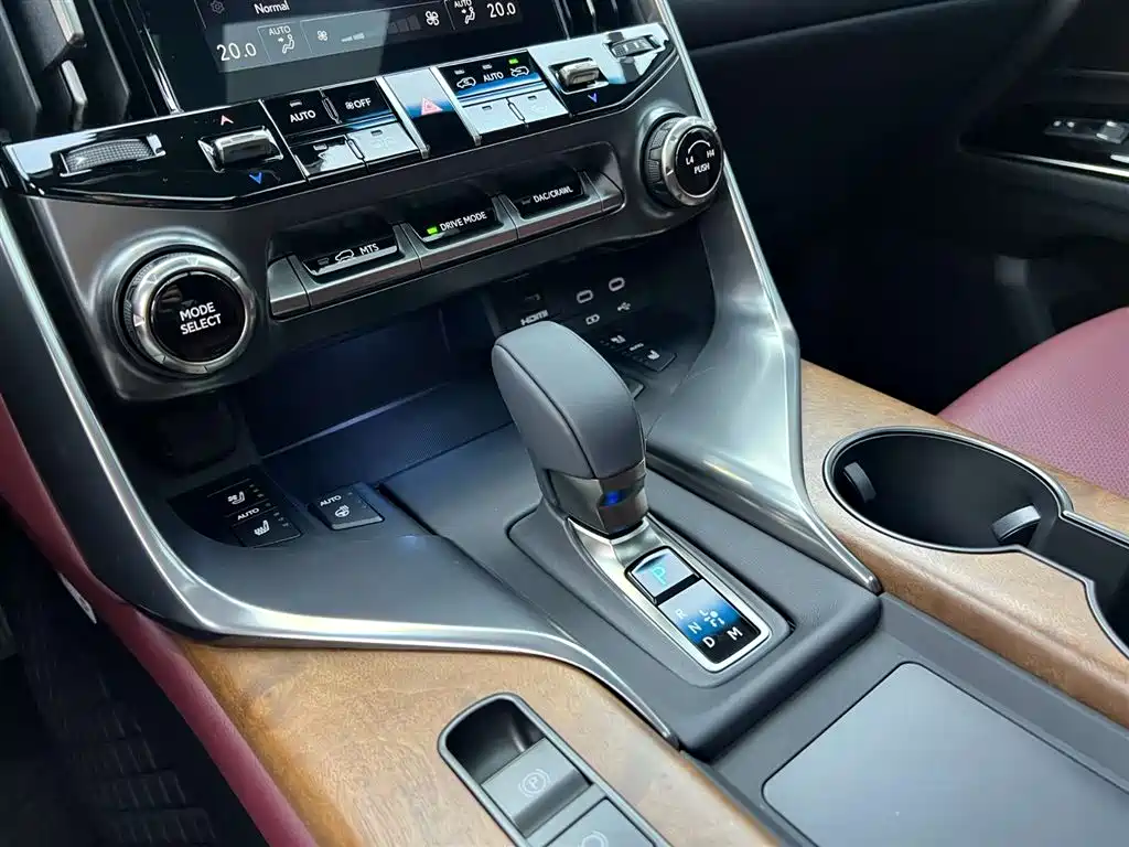 Lexus LX 2025 700h Boundary Edition фото 17