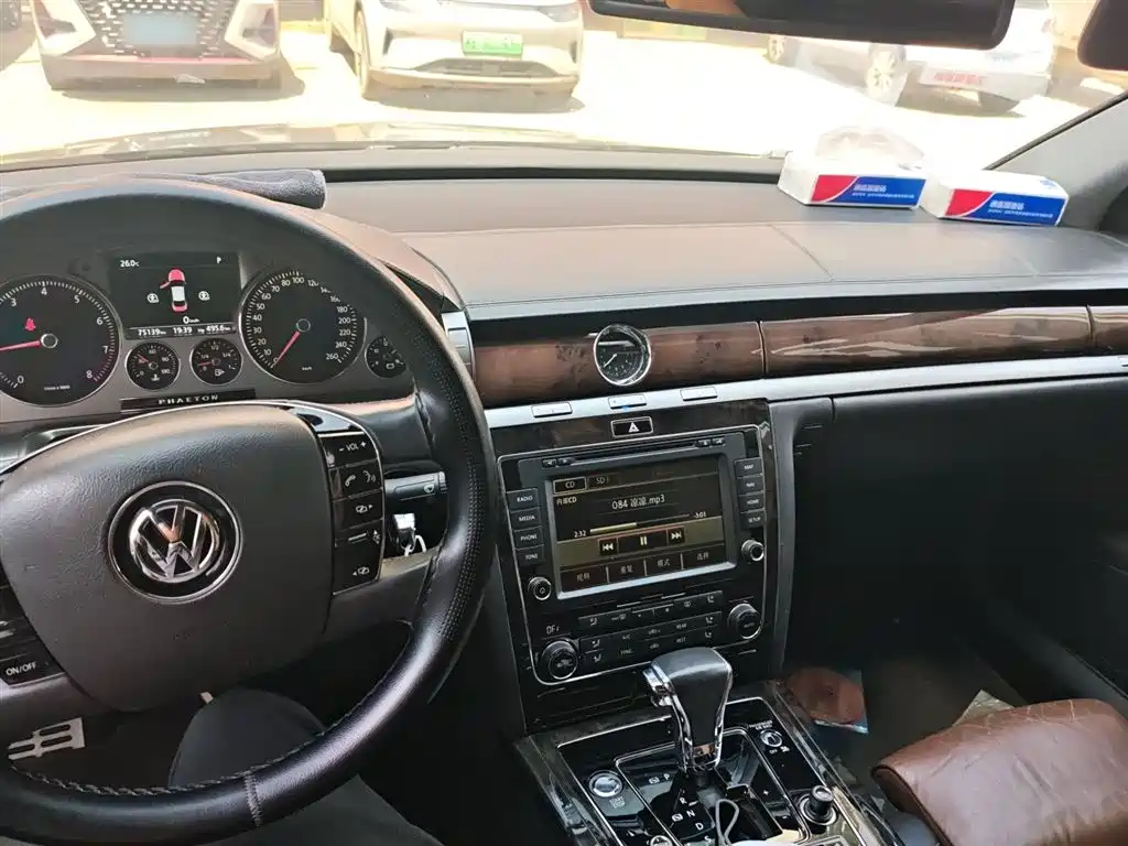 Volkswagen Phaeton 2015 Model 3.0L Exclusive Edition фото 10
