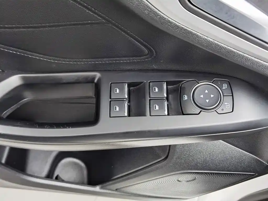 Фото 9 - Ford Focus