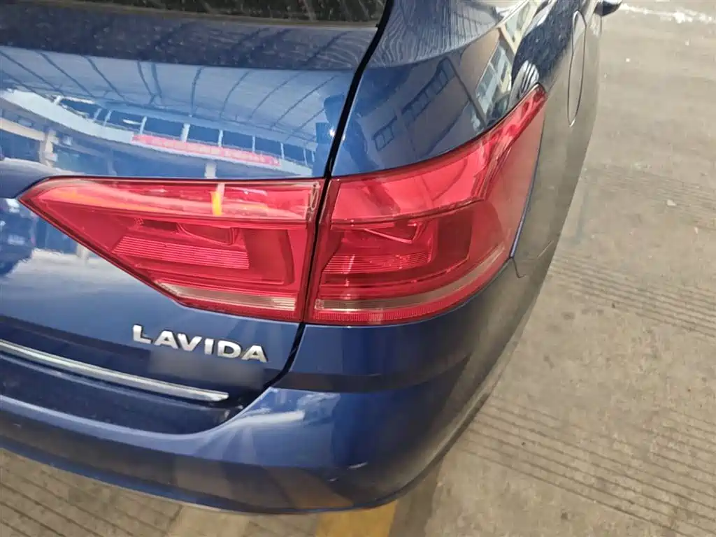 Volkswagen Lavida Tour 2015 230TSI DSG Comfort Edition фото 8