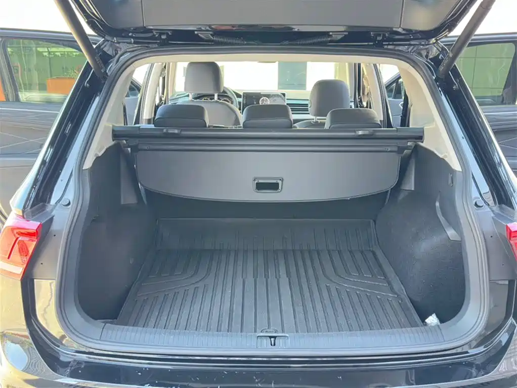Volkswagen Tiguan L 2025 330TSI Automatic 2WD R-Line Dragon Glory Edition фото 2