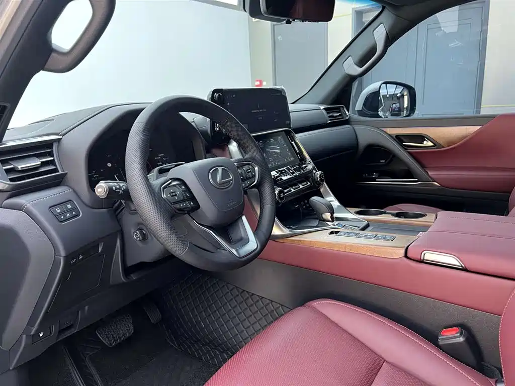 Lexus LX 2025 700h Boundary Edition фото 20