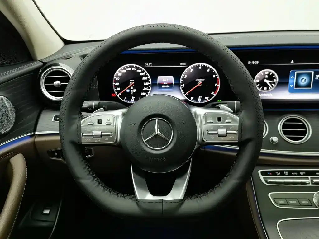 Photo 11 - Mercedes-Benz E-Class