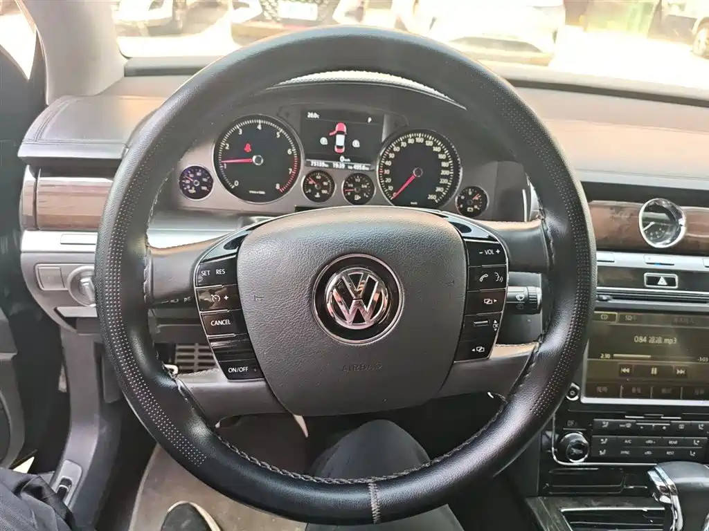 Volkswagen Phaeton 2015 Model 3.0L Exclusive Edition фото 11