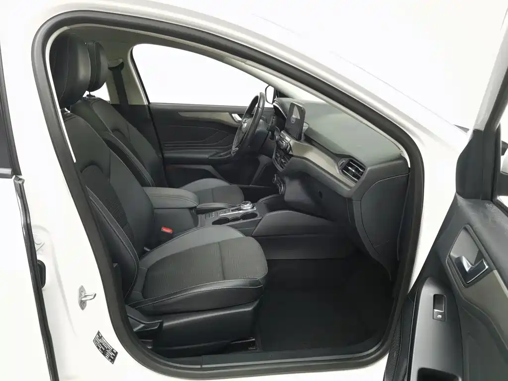 Фото 23 - Ford Focus