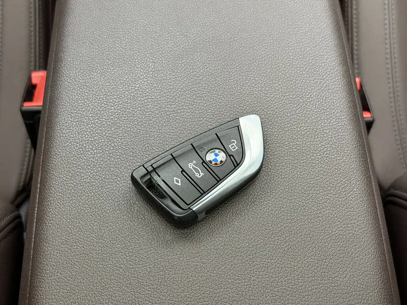 BMW iX3 2021 Leading фото 20