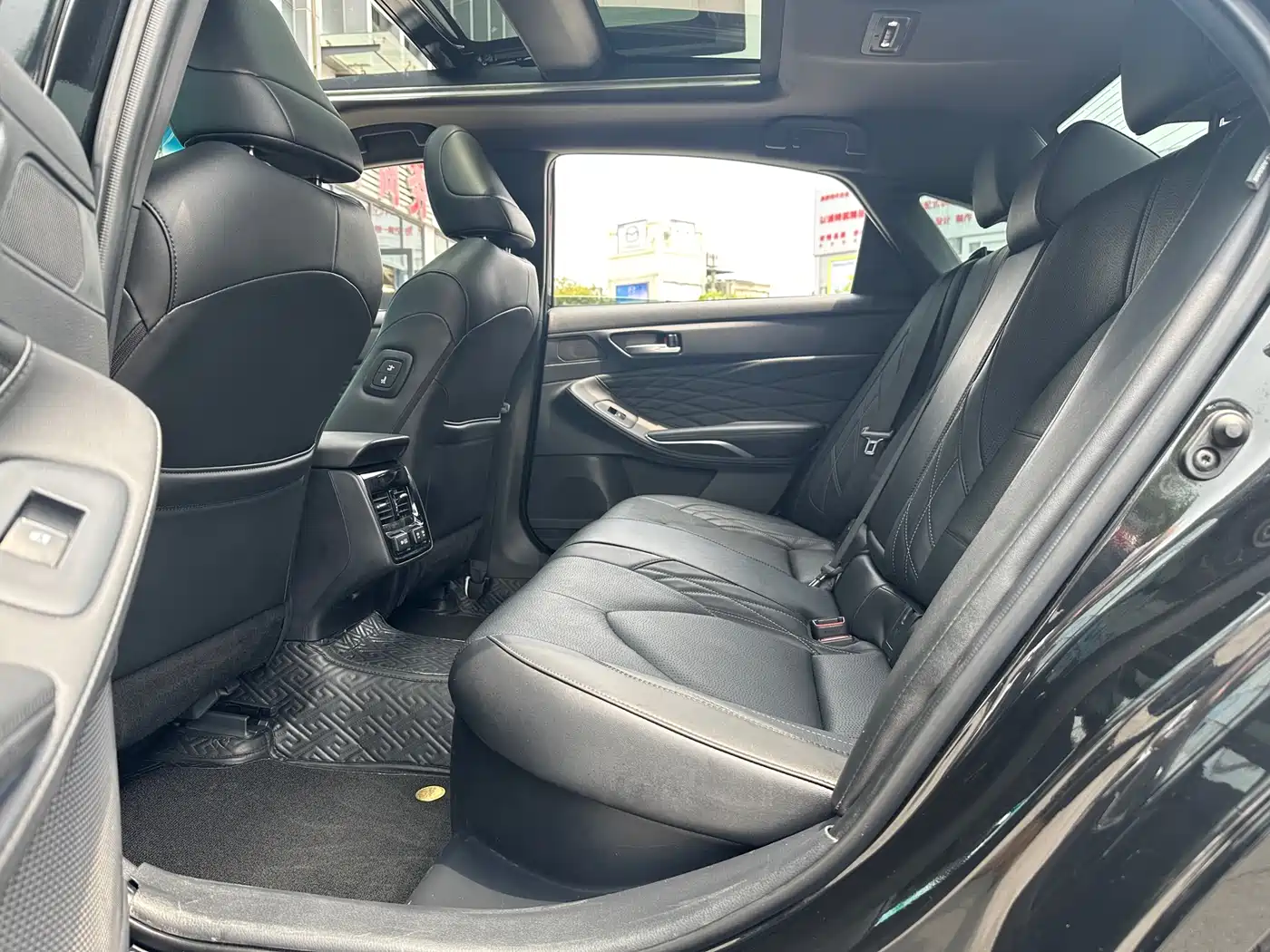 Toyota Avalon 2019 Hybrid 2.5L XLE Premium Edition China VI фото 15