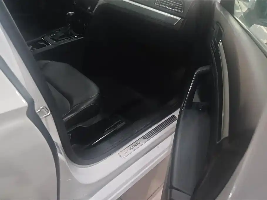 Volkswagen Lamando 2015 280TSI DSG Comfort фото 8
