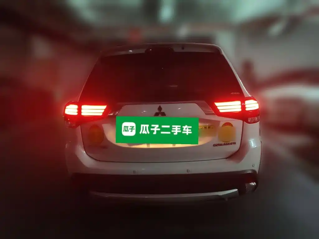 Mitsubishi Outlander 2018 2018 2.4L 4WD Luxury Edition 7-seater
