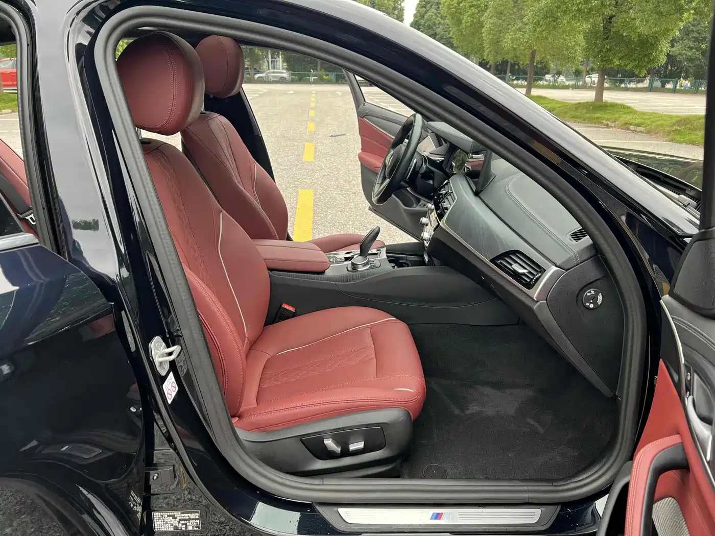 BMW 5 Series 2023 530Li Leading M Sport Package фото 6