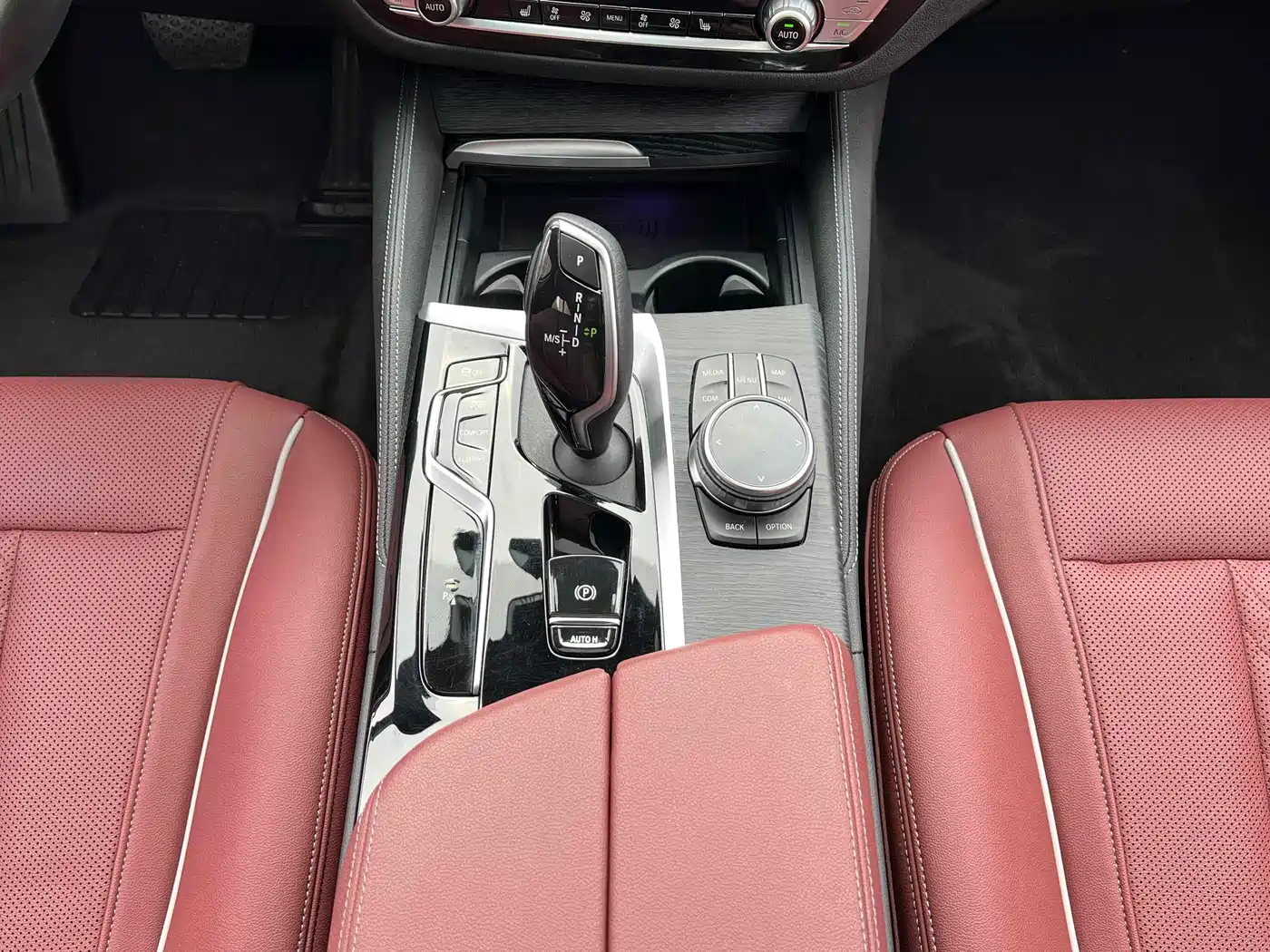 BMW 5 Series 2023 530Li Leading M Sport Package фото 8