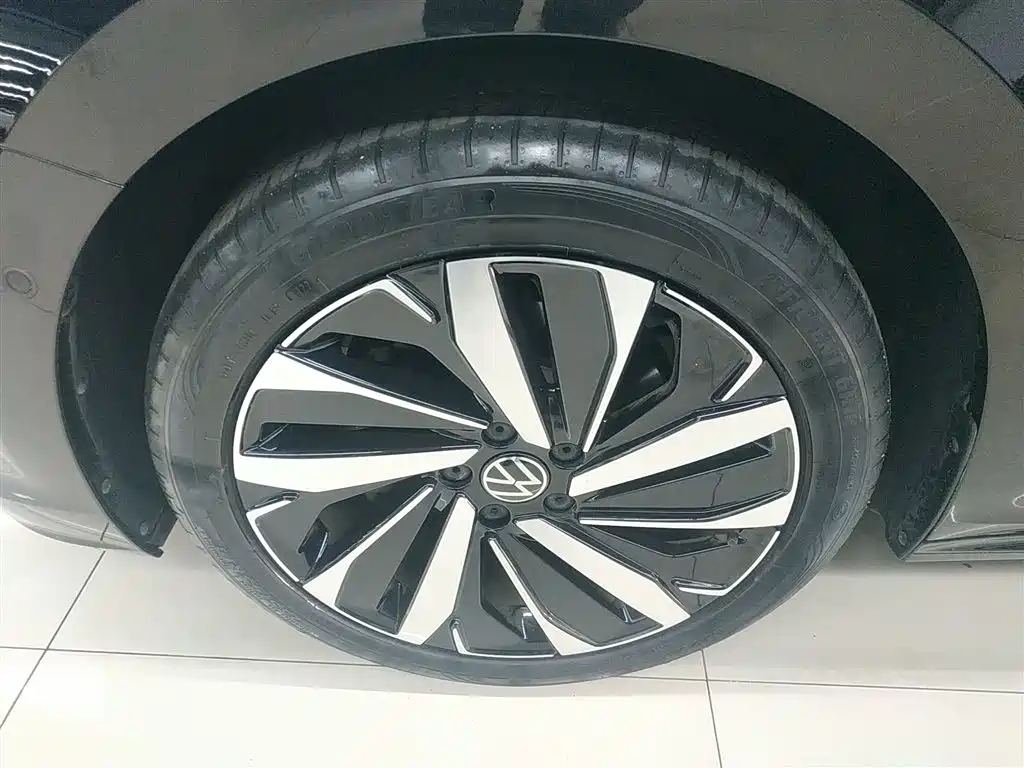 Volkswagen Passat 2022 330TSI Premium Edition фото 23