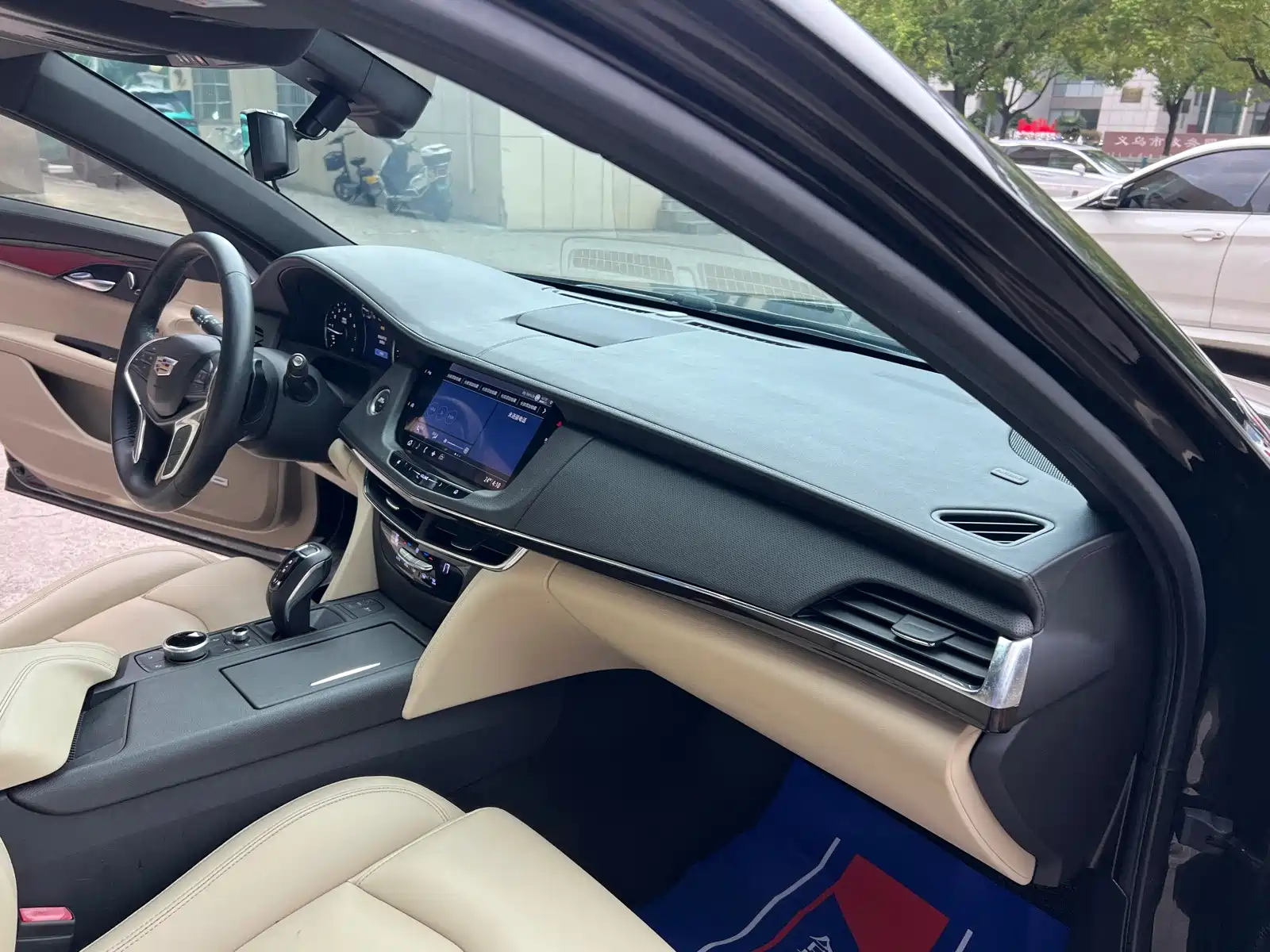 Фото 18 - Cadillac CT6