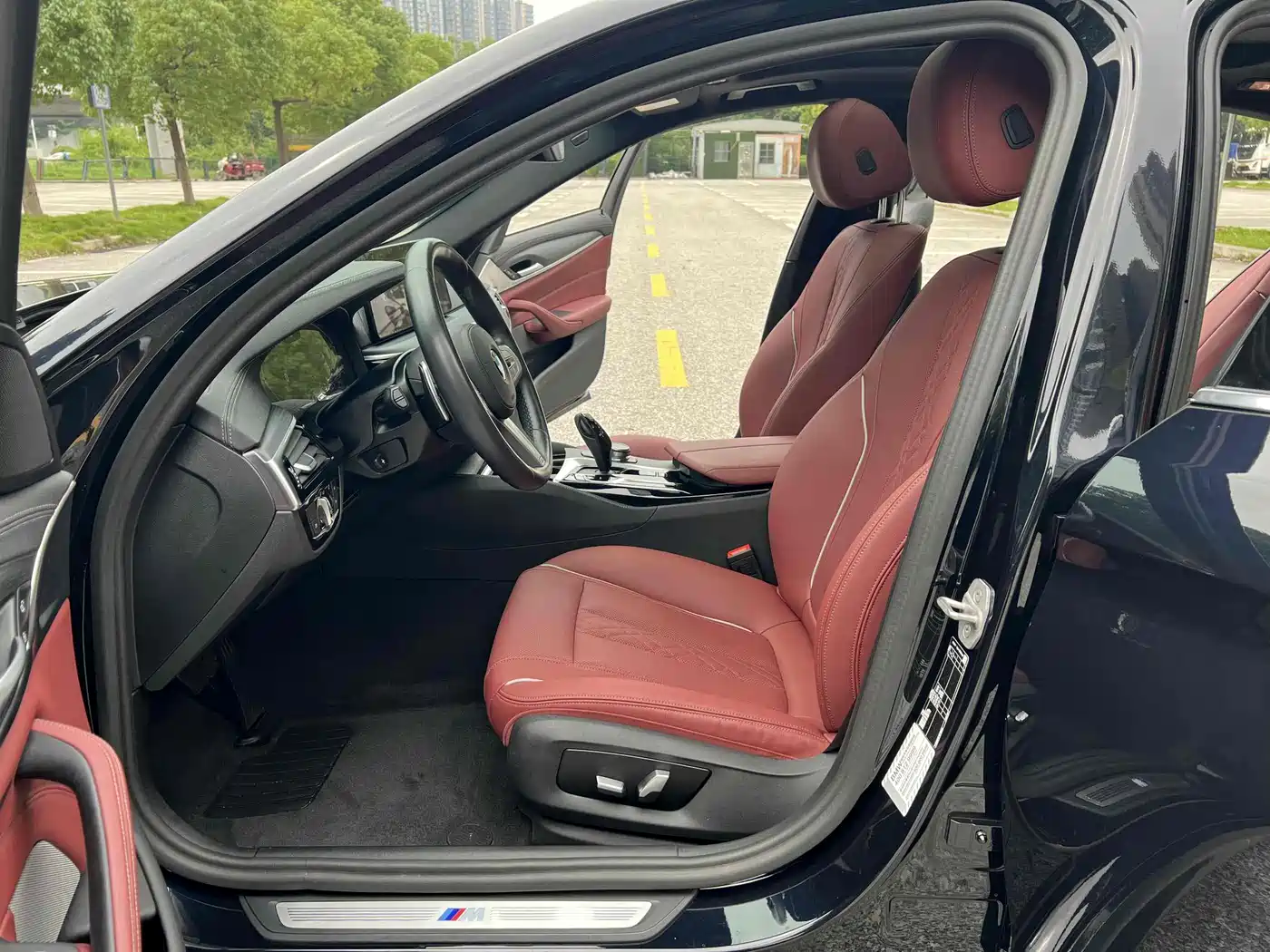 BMW 5 Series 2023 530Li Leading M Sport Package фото 4