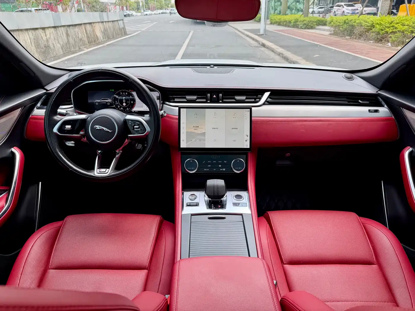 Jaguar F-PACE 2021 250PS R-Dynamic S фото 24