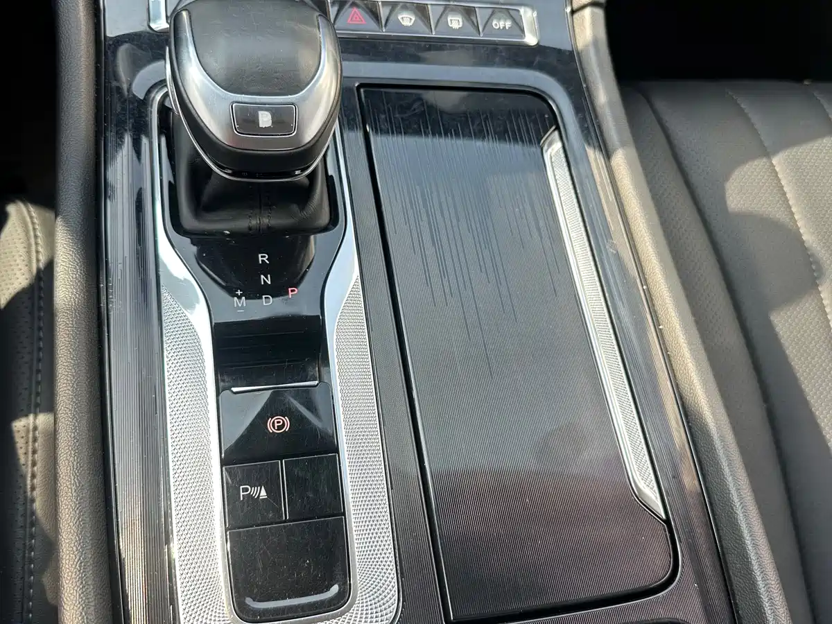 Hongqi H5 2023 1.5T DCT Smart Connect Joy Edition фото 7