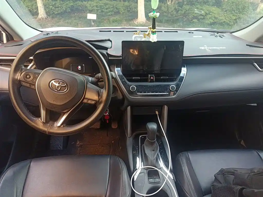 Toyota Frontlander 2023 2.0L CVT Elite Edition фото 13