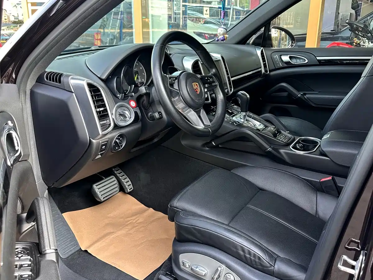 Фото 3 - Porsche Cayenne New Energy