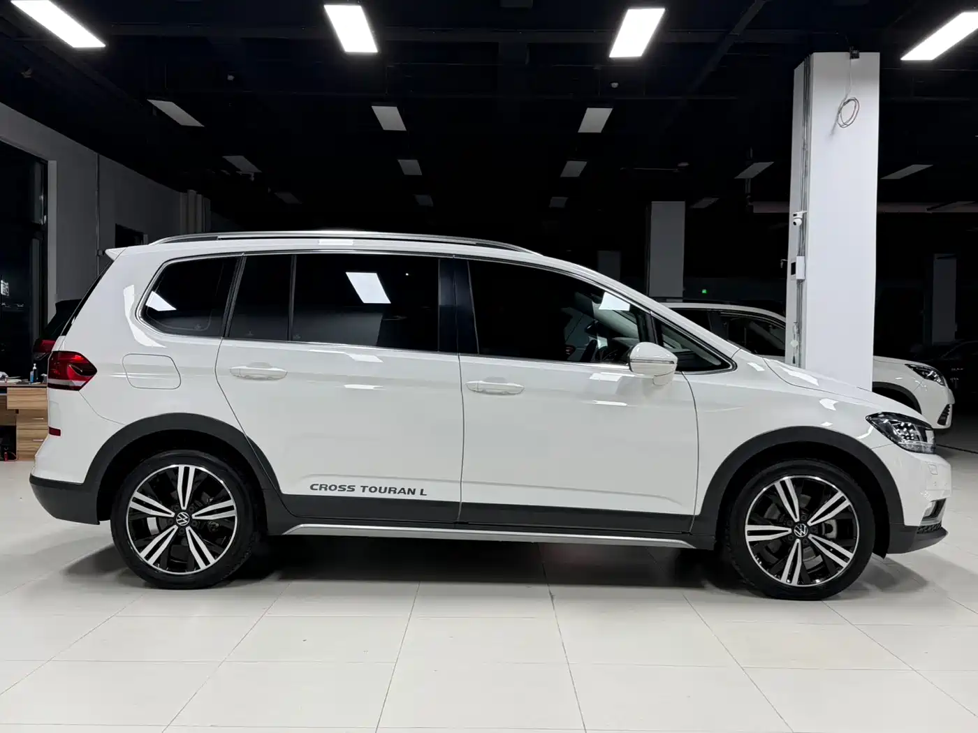 Volkswagen Touran 2022 Touran L 280TSI DSG Frontier Edition 7-seater фото 4