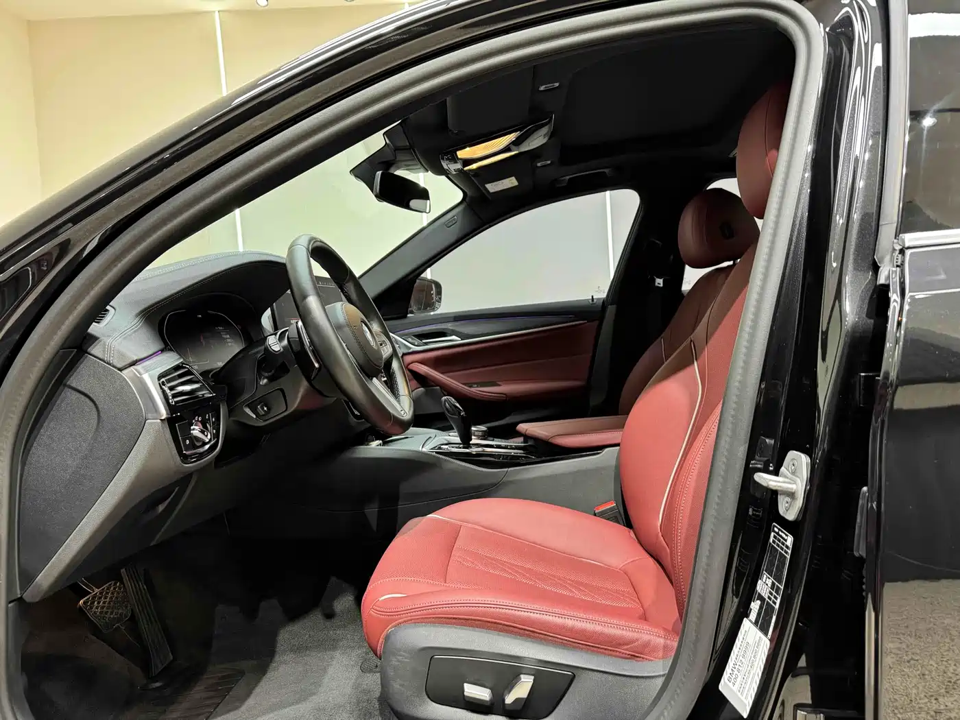 BMW 5 Series 2023 530Li Leading M Sport Package фото 10